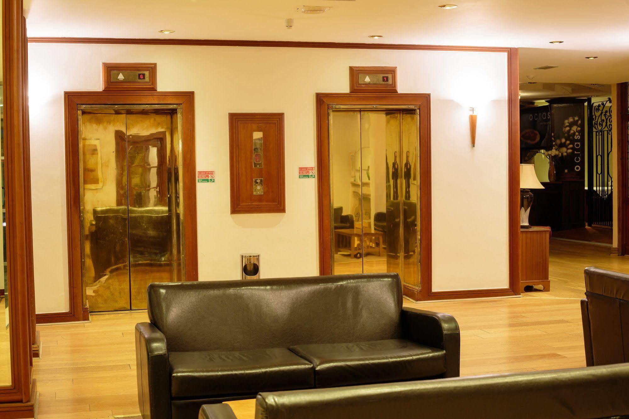 Maldron Hotel Merrion Road Дублин Экстерьер фото