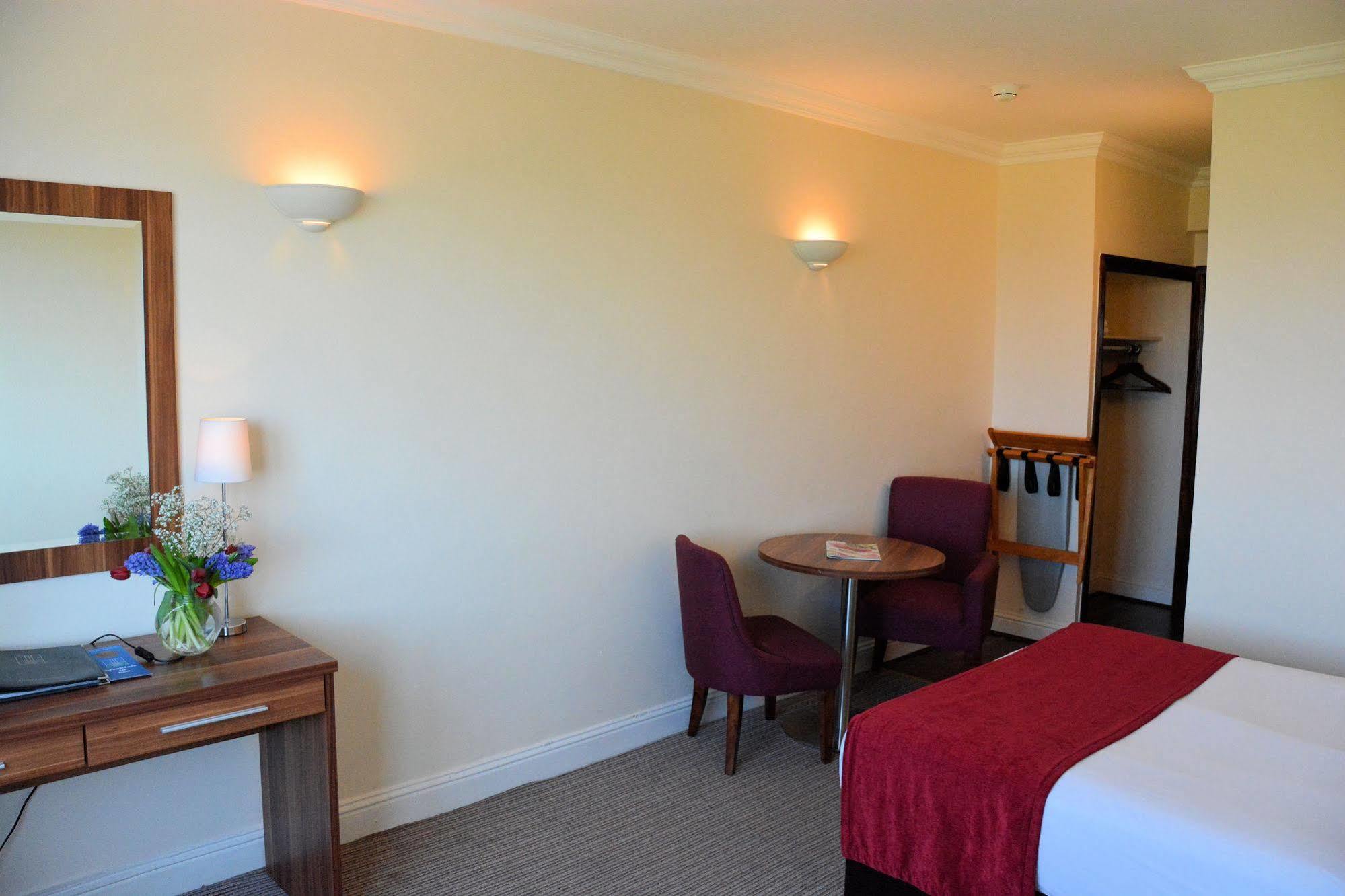 Maldron Hotel Merrion Road Дублин Экстерьер фото