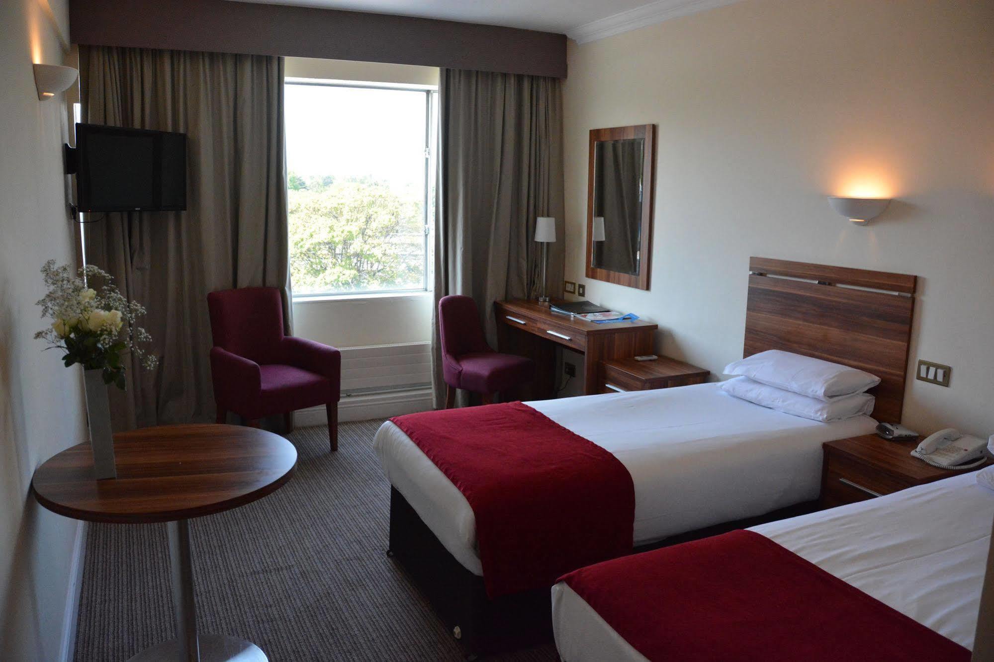 Maldron Hotel Merrion Road Дублин Экстерьер фото